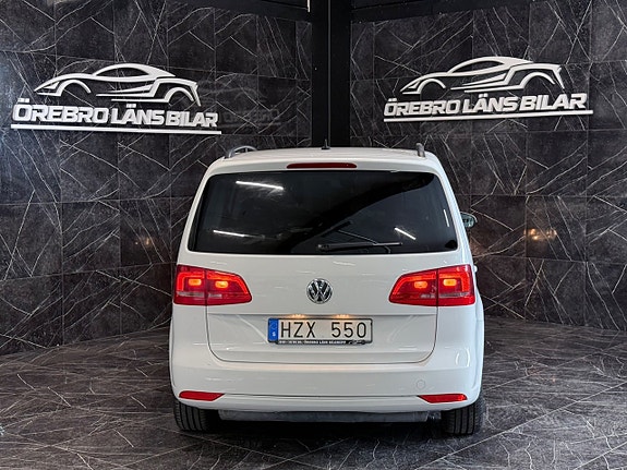 Volkswagen Touran 2 of 5