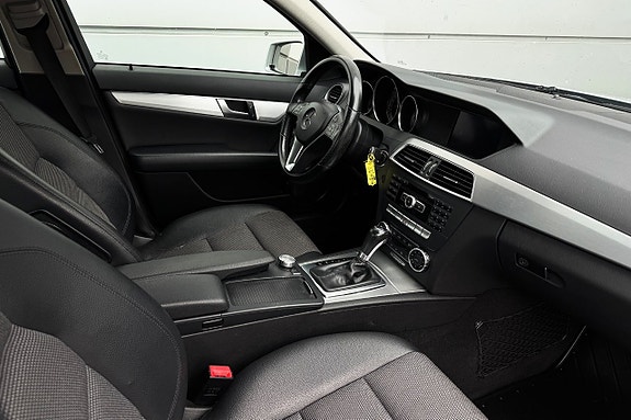 Mercedes-Benz C220 24 of 30