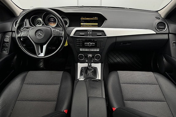 Mercedes-Benz C220 3 of 5