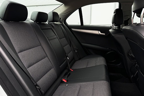 Mercedes-Benz C220 16 of 30