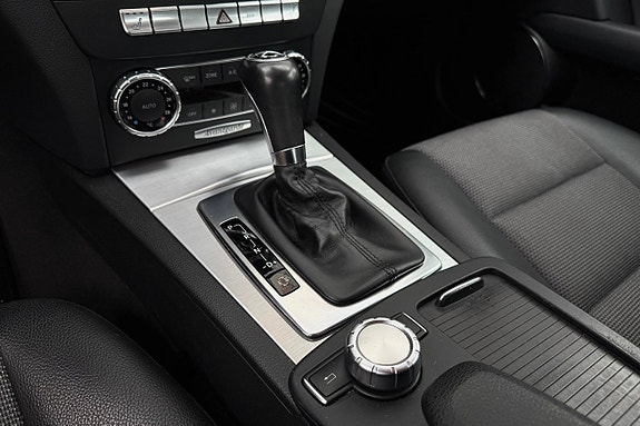 Mercedes-Benz C220 26 of 30