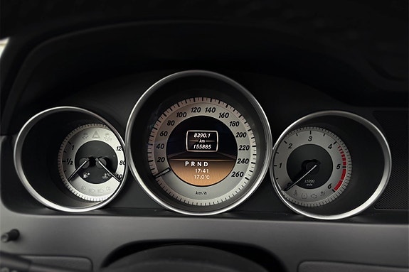 Mercedes-Benz C220 27 of 30