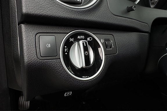 Mercedes-Benz C220 28 of 30