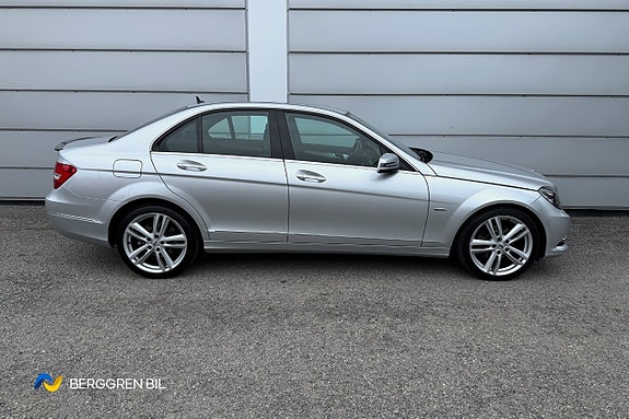 Mercedes-Benz C220 4 of 5