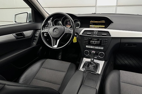 Mercedes-Benz C220 12 of 30