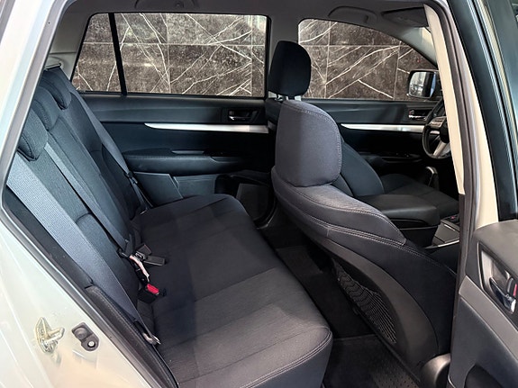 Subaru Legacy 13 of 19