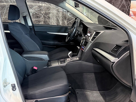Subaru Legacy 14 of 19