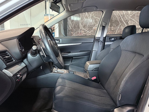 Subaru Legacy 12 of 19