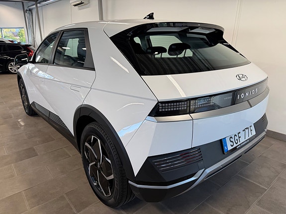 Hyundai Ioniq 5 3 of 5