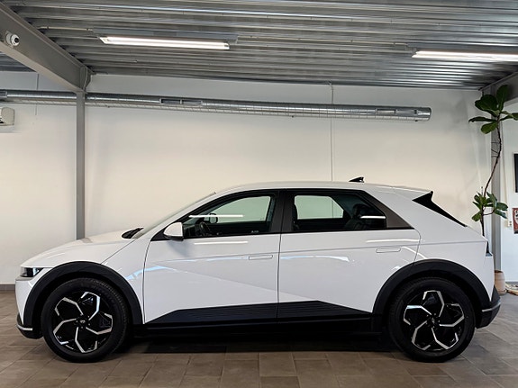 Hyundai Ioniq 5 2 of 5