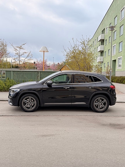 Mercedes-Benz GLA250 e 3 of 5