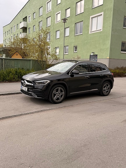 Mercedes-Benz GLA250 e 4 of 5