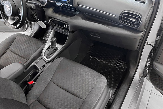 Toyota Yaris 12 of 23