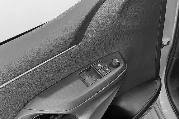 Toyota Yaris 10 of 23
