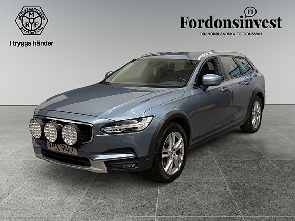 Volvo V90 Cross Country 3 of 5