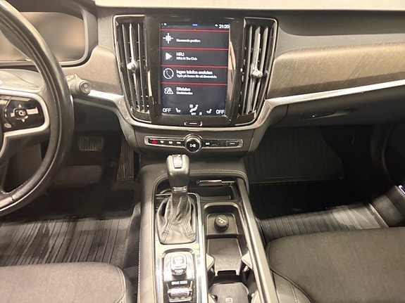 Volvo V90 Cross Country 10 of 17