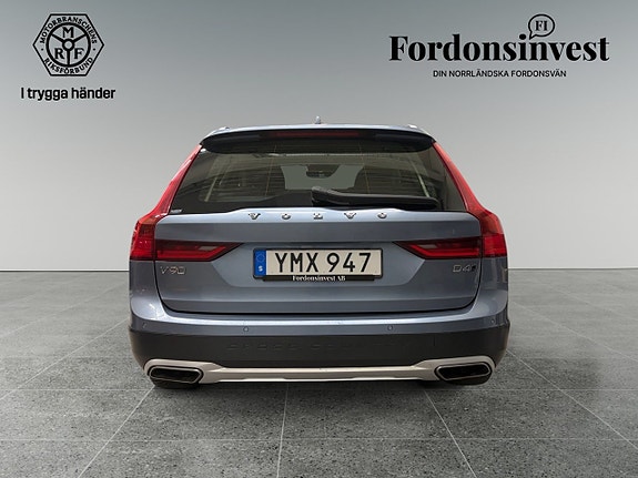 Volvo V90 Cross Country 6 of 17
