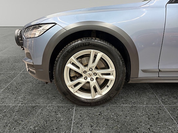 Volvo V90 Cross Country 14 of 17