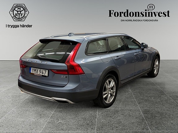 Volvo V90 Cross Country 7 of 17