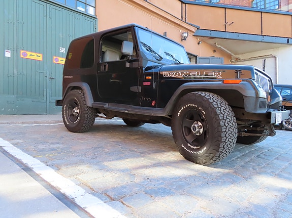 Jeep Wrangler 8 of 8