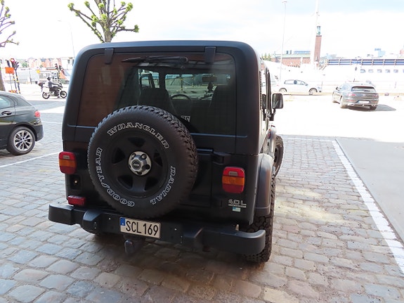 Jeep Wrangler 7 of 8