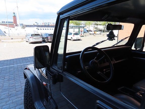 Jeep Wrangler 2 of 8