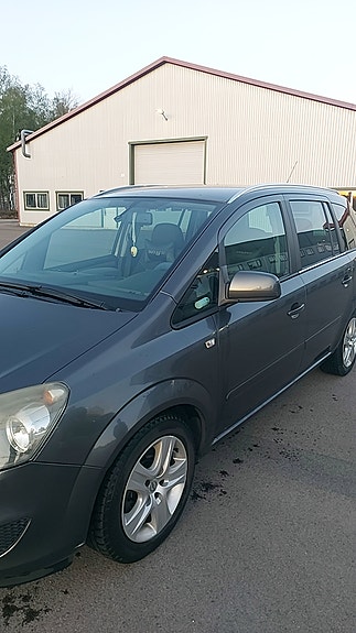 Opel Zafira 2 of 5