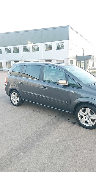 Opel Zafira 3 of 5