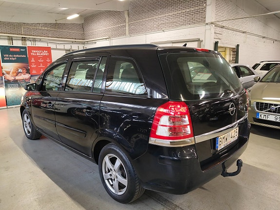 Opel Zafira 3 of 5