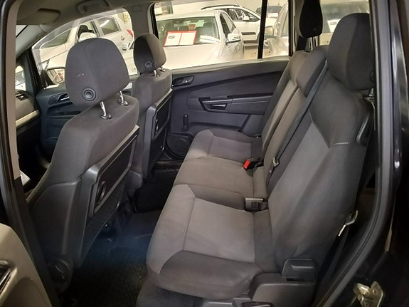 Opel Zafira 12 of 17