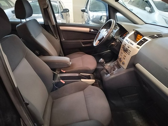 Opel Zafira 9 of 17