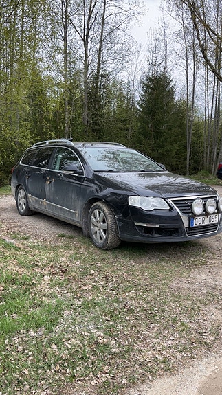 Volkswagen Passat 2 of 5