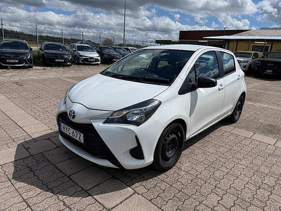 Toyota Yaris 2 of 5