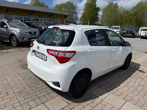 Toyota Yaris 4 of 5