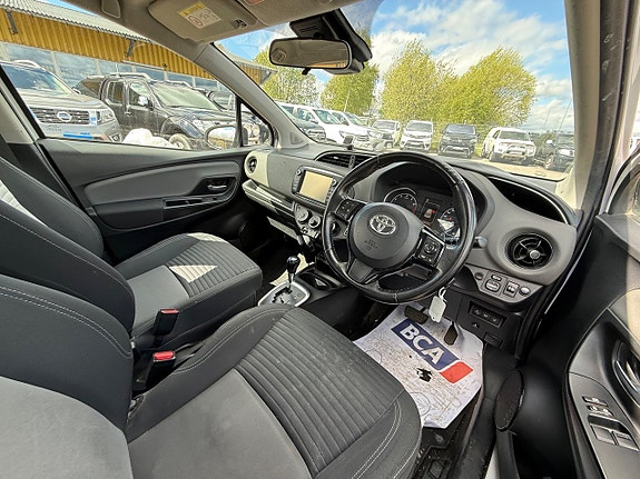Toyota Yaris 5 of 5
