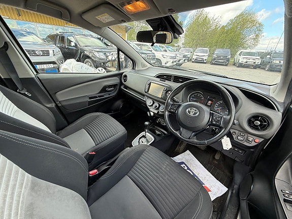 Toyota Yaris 5 of 5