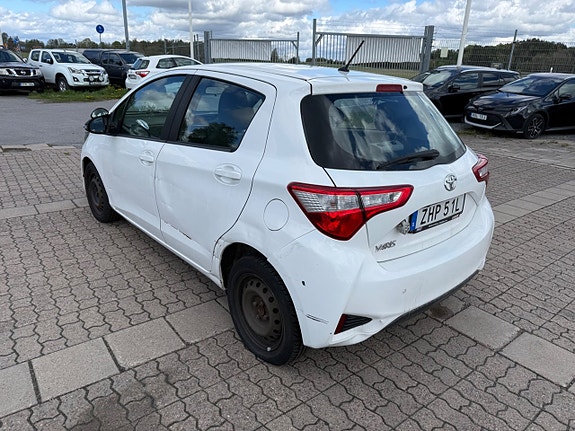 Toyota Yaris 4 of 5