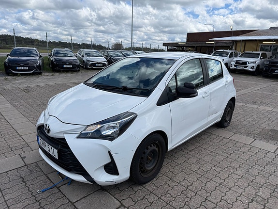 Toyota Yaris 3 of 5