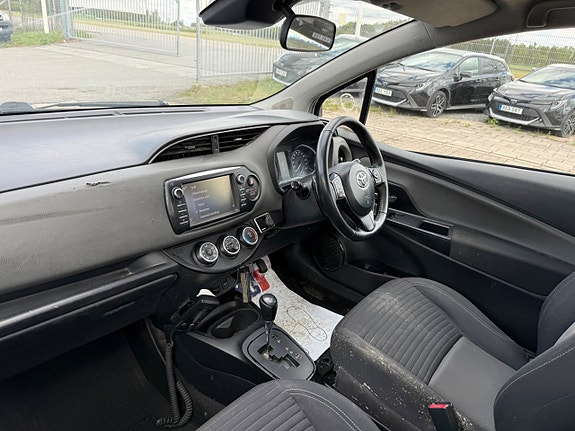 Toyota Yaris 7 of 7