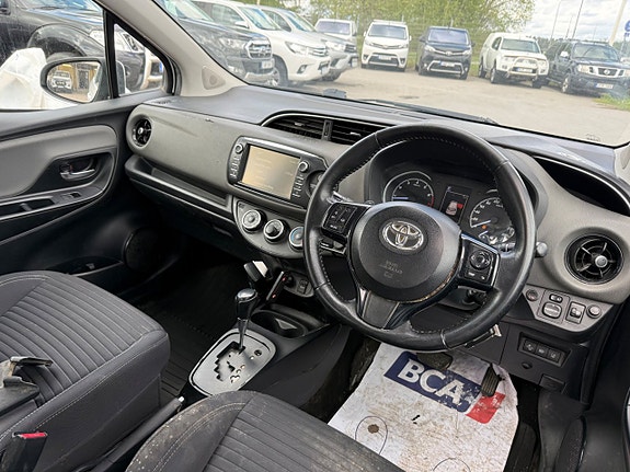 Toyota Yaris 5 of 5