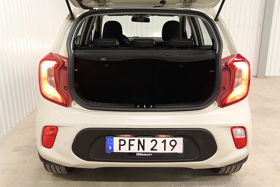 Kia Picanto 10 of 20