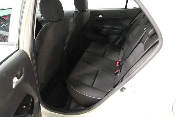 Kia Picanto 15 of 20
