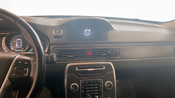 Volvo XC70 12 of 20