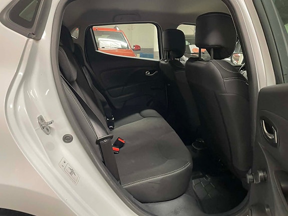 Renault Clio 12 of 19