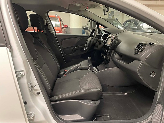 Renault Clio 11 of 19