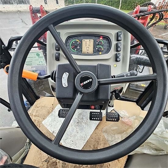 Case IH Farmall 100 A 17 of 30