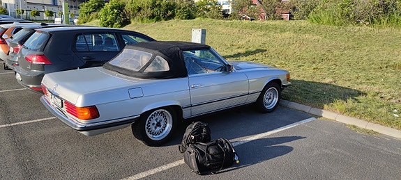 Mercedes-Benz 380 SL 2 of 5