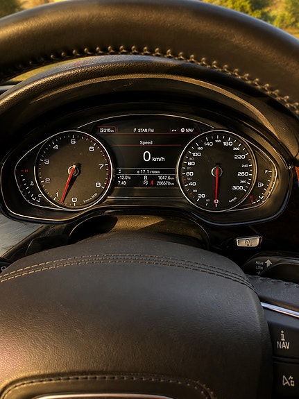 Audi A8 13 of 18