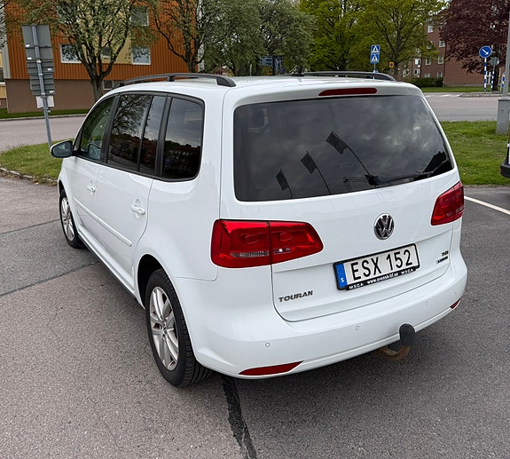 Volkswagen Touran 4 of 5