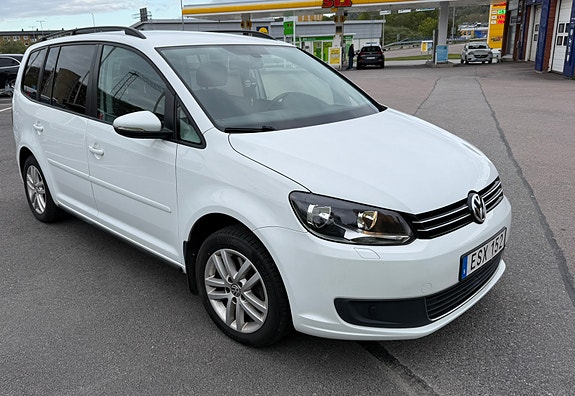 Volkswagen Touran 2 of 5